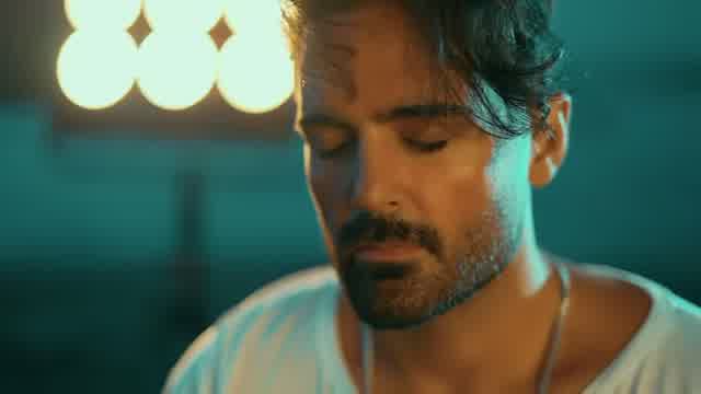 سهراب پاکزاد به نام امضا