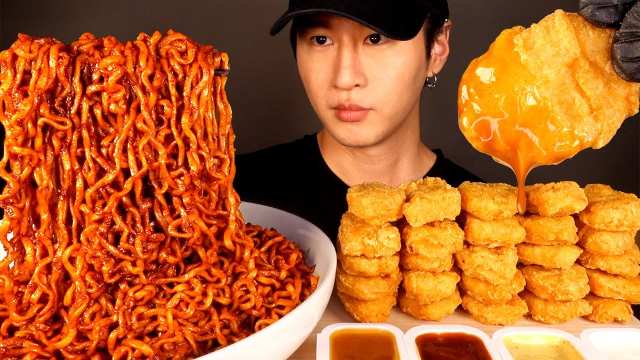 ASMR 10X NUCLEAR FIRE NOODLES & ONE CHIP CHALLENGE | چالش نودل تند